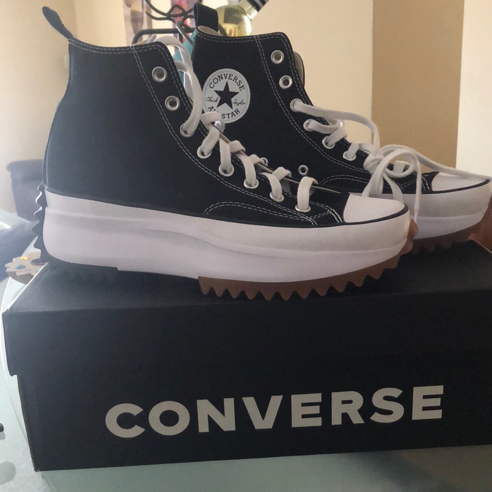 BRAND NEW Never worn Converse “Run Star Hike Hi”